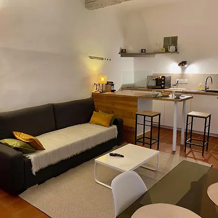 Apartment Avec Balcon Sur Cour